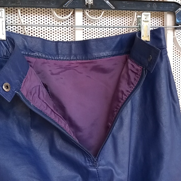 Leather skirt with lining and accent buttons in rear. Size 5/6. - Picture 6 of 10